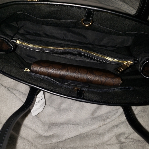 Coach - Picture 4 of 5